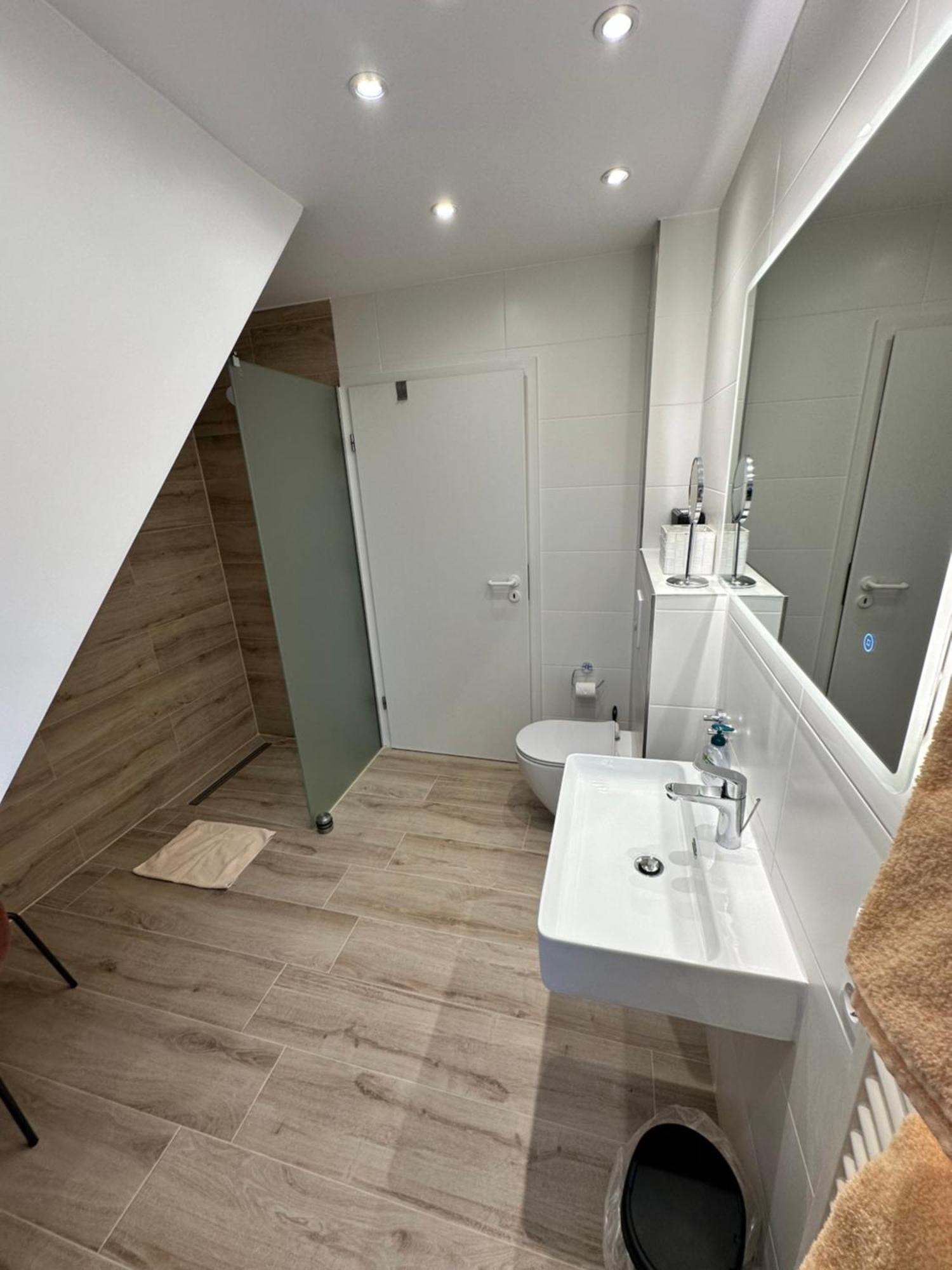 Zwei Ferienwohnungen Anker Max 5 Personen & Leuchtturm Max 4 Personen, Direkt In Steinhude Scheunenviertel, Balkon, Wlan , Privater Parkplatz, Wallbox Esterno foto
